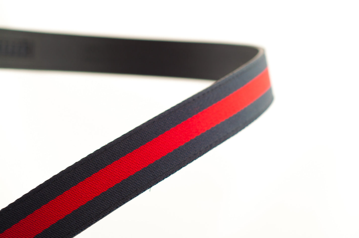 Men's cloth belt strap in navy-red stripe with a 1.25-inch width, casual look, stitching close up