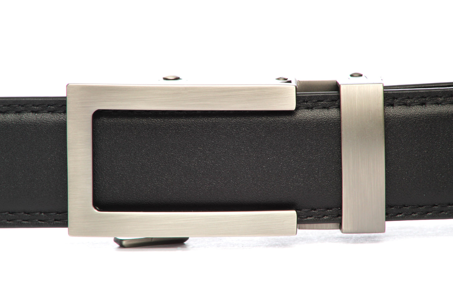 Men's traditional ratchet belt buckle in gunmetal with a 1.25-inch width, front view.