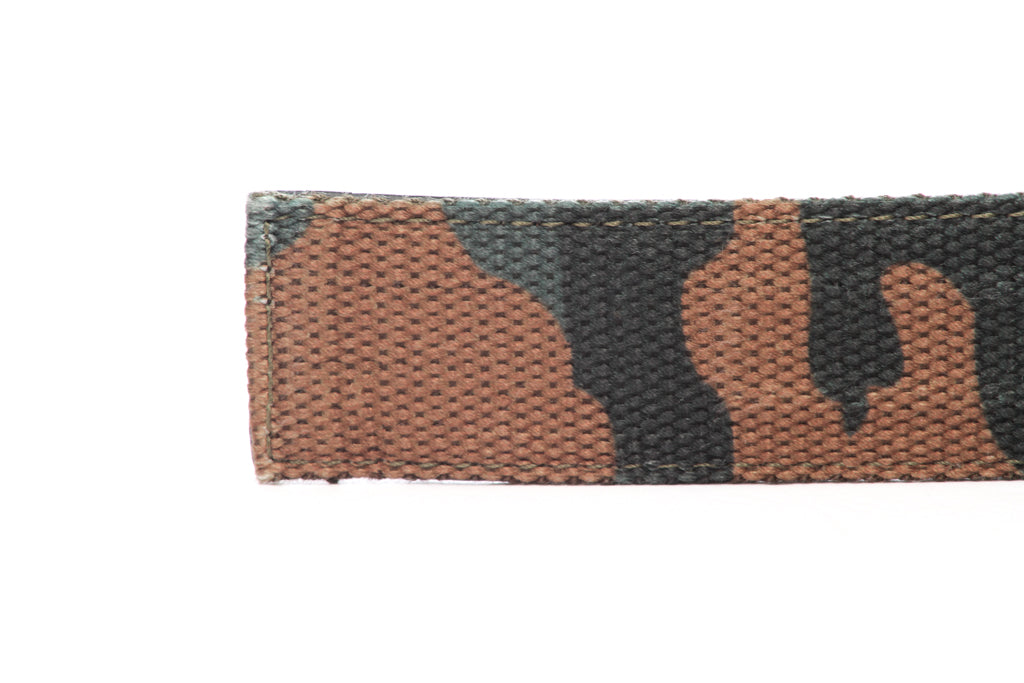 Men's canvas belt strap in camo, 1.5 inches wide, casual look, tip of the strap