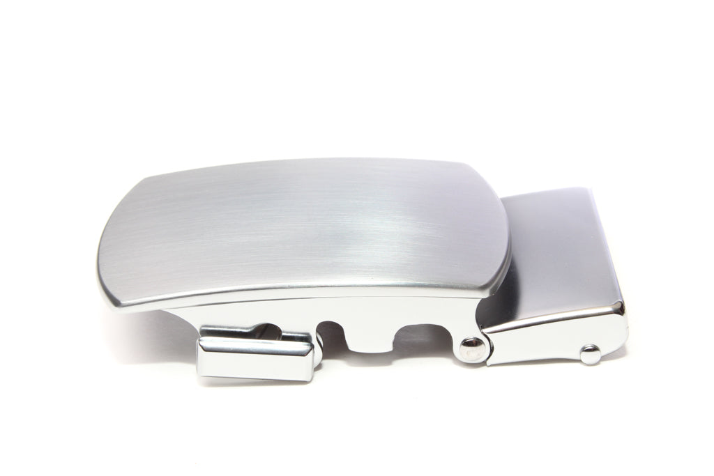 Men's classic with a curve ratchet belt buckle in silver with a width of 1.5 inches, left side view.
