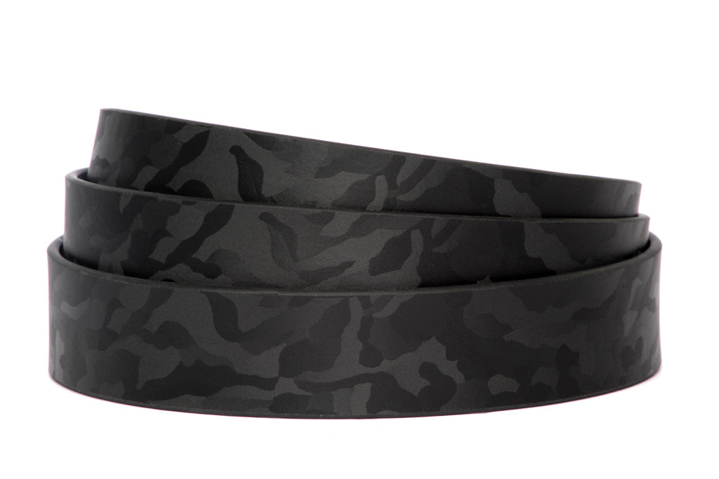 Men's invincibelt belt strap in black camo with a 1.25-inch width, casual look