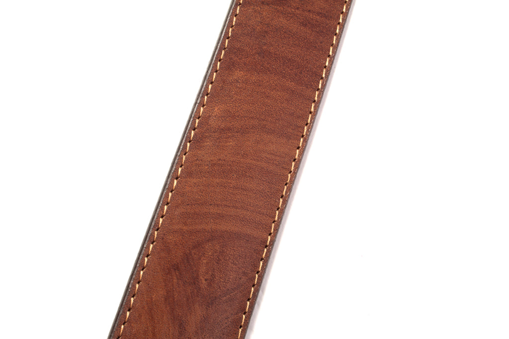Men's leather belt strap in marbled tan vegetable tanned with a 1.25-inch width, formal look, close up view of strap texture
