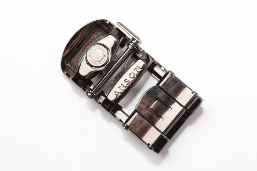 Men's traditional with a curve ratchet belt buckle in formal gunmetal with a width of 1.5 inches, mechanism view.