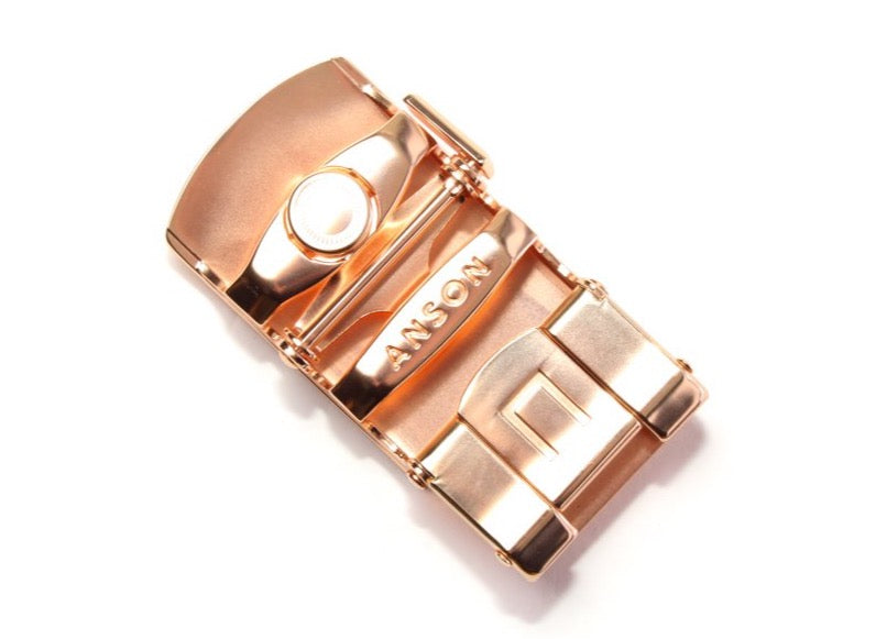 Men's traditional with a curve ratchet belt buckle in rose gold with a width of 1.5 inches, mechanism view.