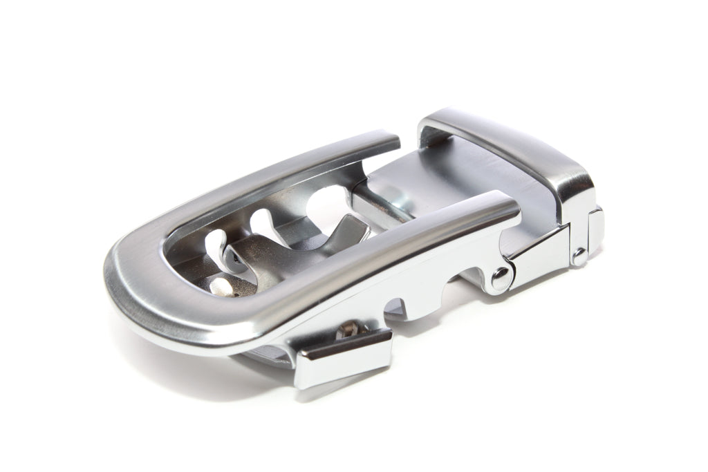 Men's traditional with a curve ratchet belt buckle in silver with a width of 1.5 inches.